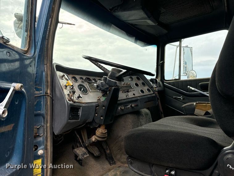 image for item IE9064 1987 Ford LTL9000 dump truck