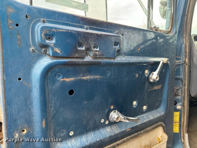 image for item IE9064 1987 Ford LTL9000 dump truck