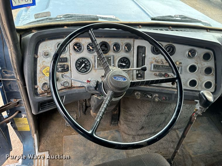 image for item IE9064 1987 Ford LTL9000 dump truck