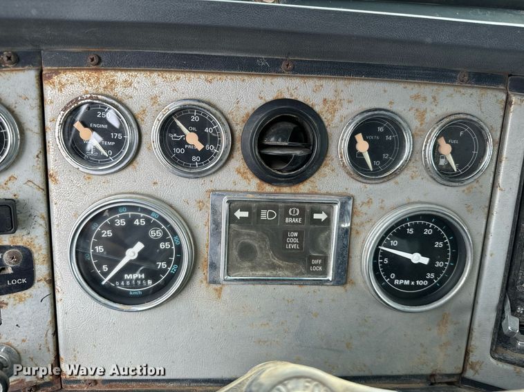 image for item IE9064 1987 Ford LTL9000 dump truck