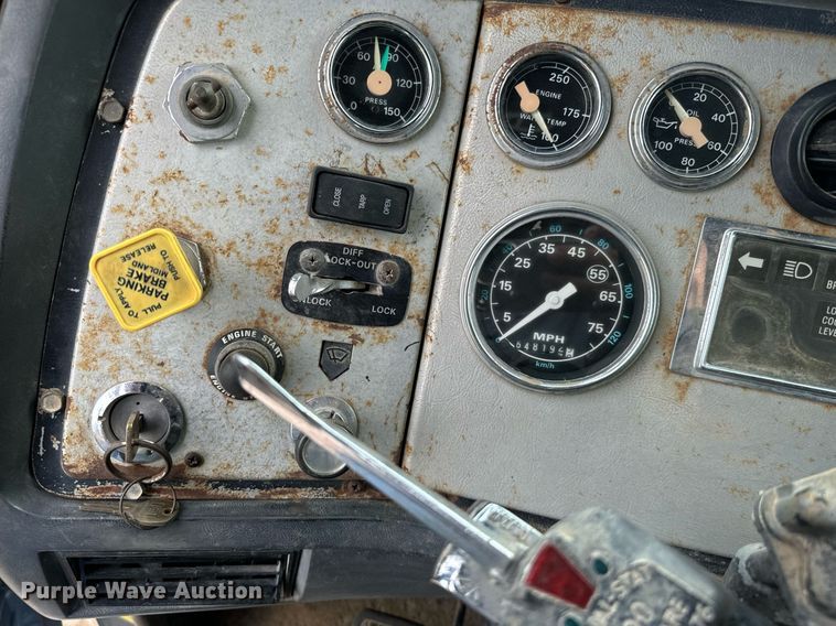 image for item IE9064 1987 Ford LTL9000 dump truck