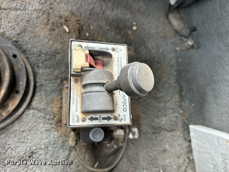 image for item IE9064 1987 Ford LTL9000 dump truck