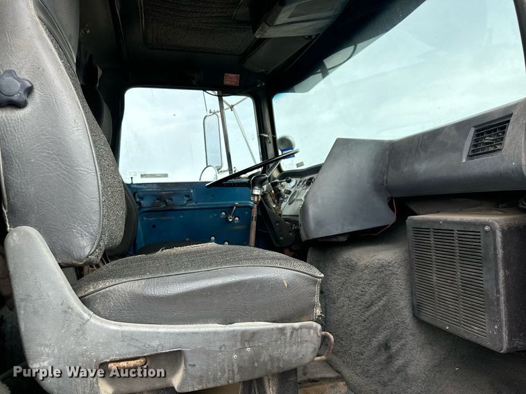 image for item IE9064 1987 Ford LTL9000 dump truck