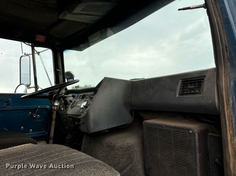 image for item IE9064 1987 Ford LTL9000 dump truck