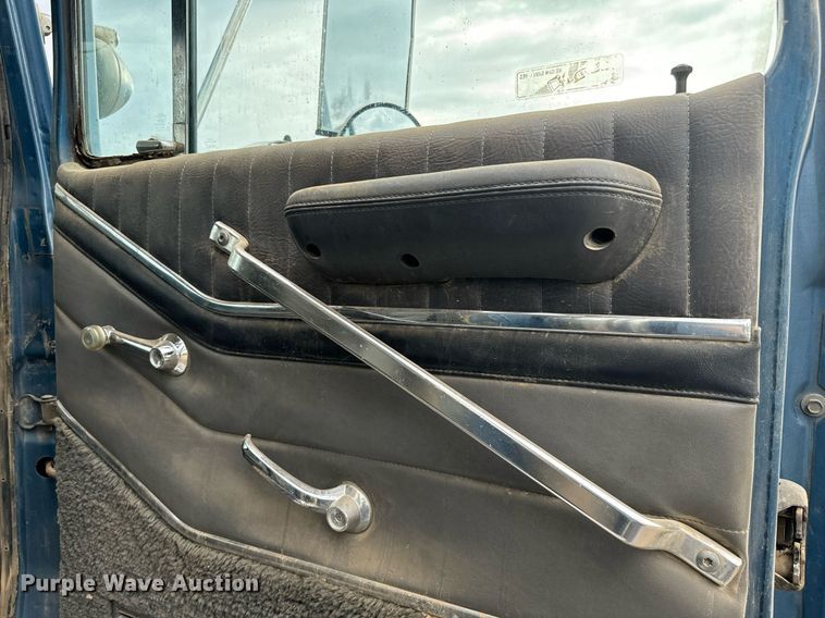 image for item IE9064 1987 Ford LTL9000 dump truck