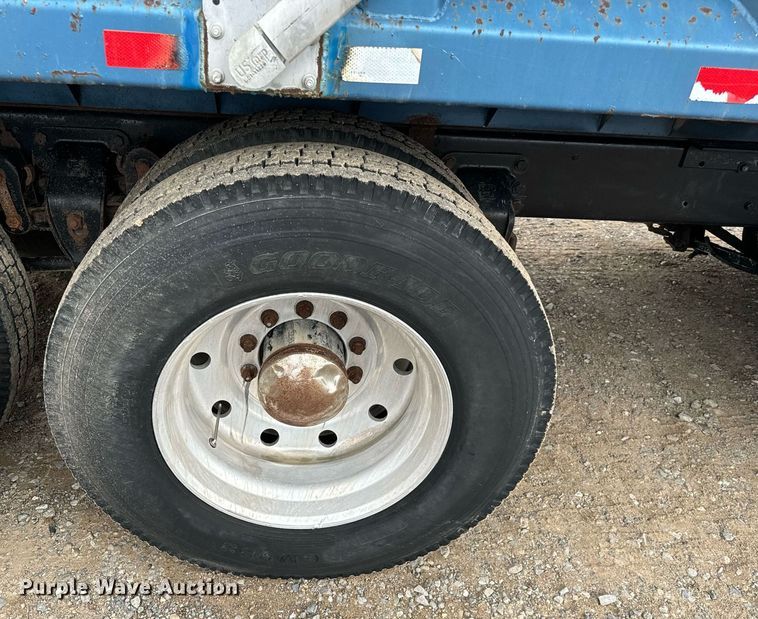 image for item IE9064 1987 Ford LTL9000 dump truck