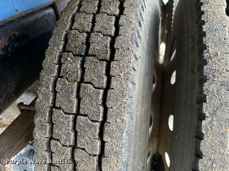 image for item IE9064 1987 Ford LTL9000 dump truck