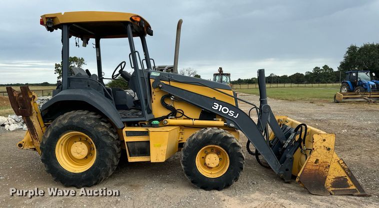 image for item IE9065 2011 John Deere 310SJ backhoe