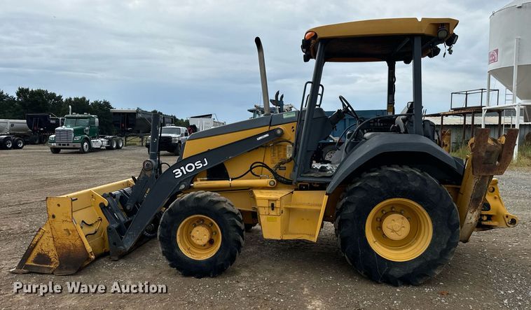 image for item IE9065 2011 John Deere 310SJ backhoe
