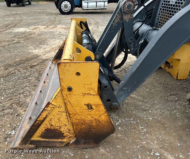 image for item IE9065 2011 John Deere 310SJ backhoe