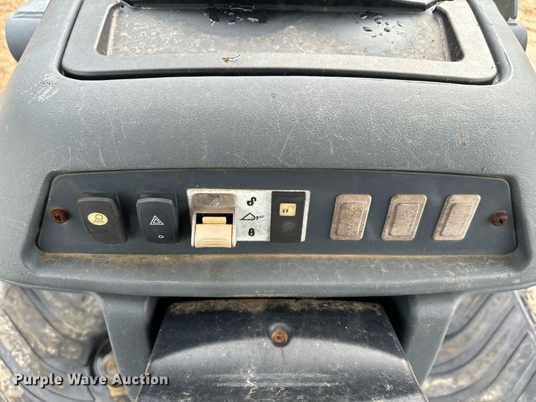 image for item IE9065 2011 John Deere 310SJ backhoe