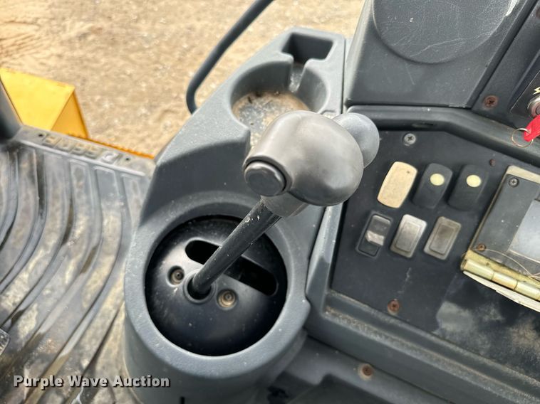 image for item IE9065 2011 John Deere 310SJ backhoe