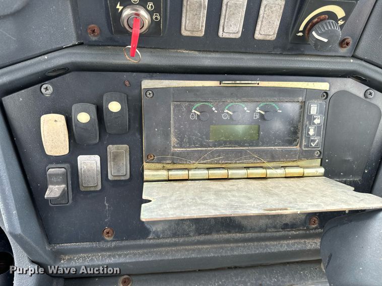 image for item IE9065 2011 John Deere 310SJ backhoe