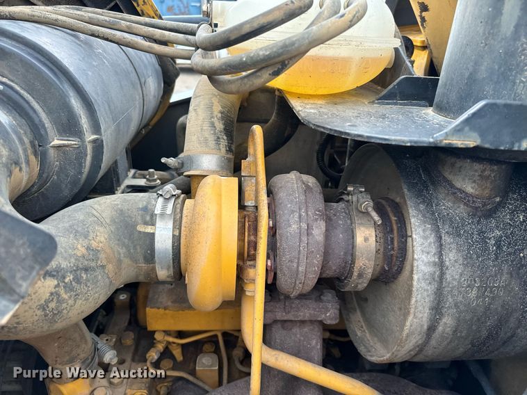 image for item IE9065 2011 John Deere 310SJ backhoe