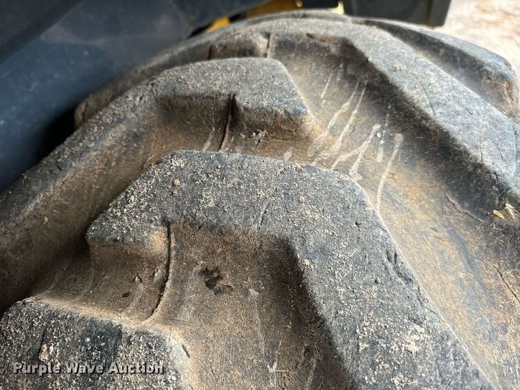 image for item IE9065 2011 John Deere 310SJ backhoe