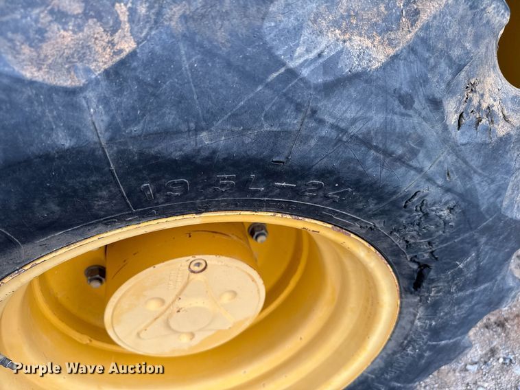 image for item IE9065 2011 John Deere 310SJ backhoe