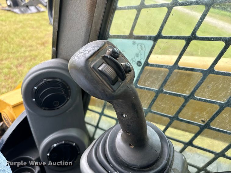 image for item IE9068 2018 Caterpillar  299D2 tracked skid steer loader