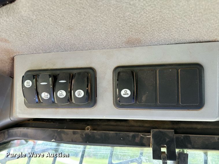 image for item IE9068 2018 Caterpillar  299D2 tracked skid steer loader