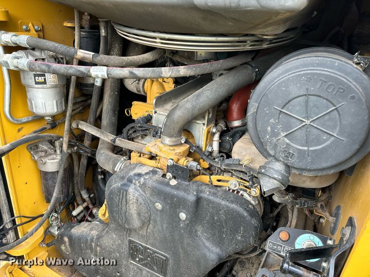 image for item IE9068 2018 Caterpillar  299D2 tracked skid steer loader