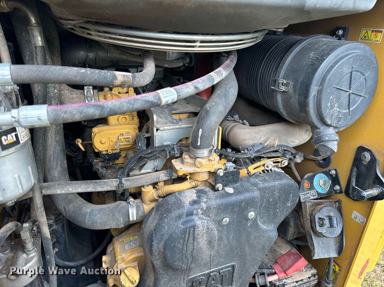 image for item IE9068 2018 Caterpillar  299D2 tracked skid steer loader