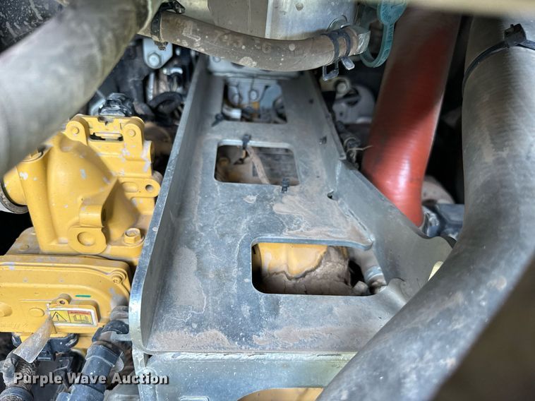 image for item IE9068 2018 Caterpillar  299D2 tracked skid steer loader