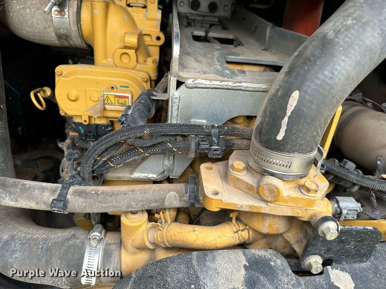 image for item IE9068 2018 Caterpillar  299D2 tracked skid steer loader