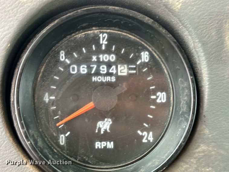 image for item IE9072 2000 Mack RD688S truck cab and chassis