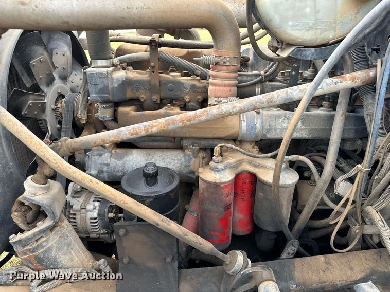 image for item IE9072 2000 Mack RD688S truck cab and chassis