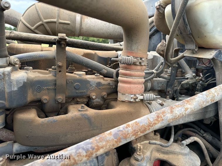 image for item IE9072 2000 Mack RD688S truck cab and chassis