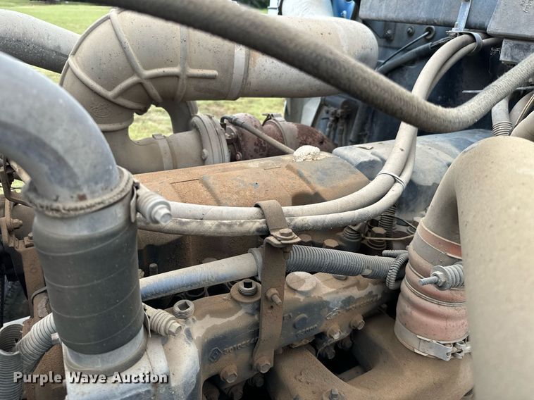 image for item IE9072 2000 Mack RD688S truck cab and chassis