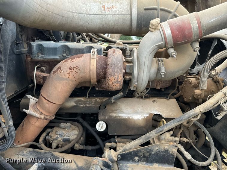 image for item IE9072 2000 Mack RD688S truck cab and chassis