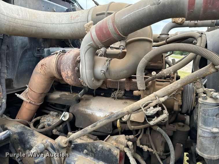 image for item IE9072 2000 Mack RD688S truck cab and chassis