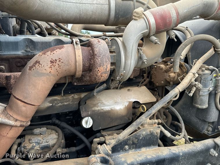 image for item IE9072 2000 Mack RD688S truck cab and chassis