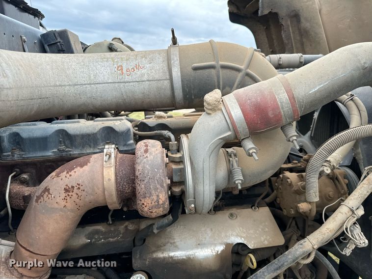 image for item IE9072 2000 Mack RD688S truck cab and chassis