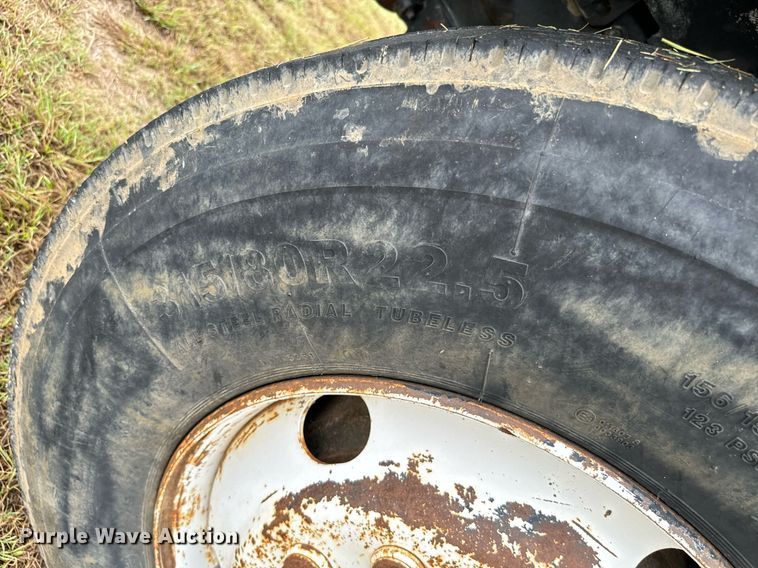 image for item IE9072 2000 Mack RD688S truck cab and chassis