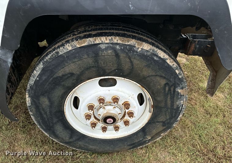 image for item IE9072 2000 Mack RD688S truck cab and chassis