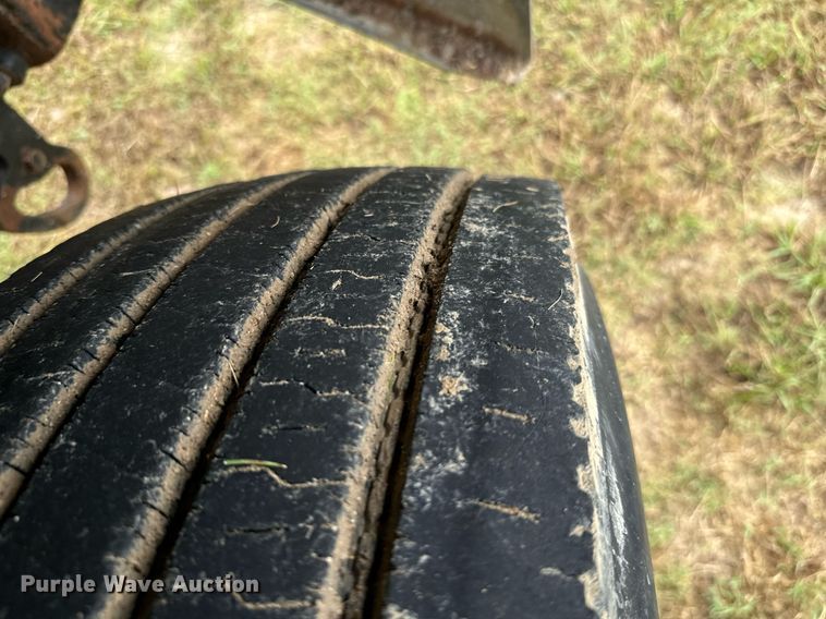 image for item IE9072 2000 Mack RD688S truck cab and chassis