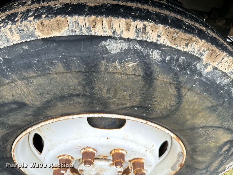 image for item IE9072 2000 Mack RD688S truck cab and chassis