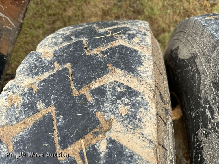 image for item IE9072 2000 Mack RD688S truck cab and chassis