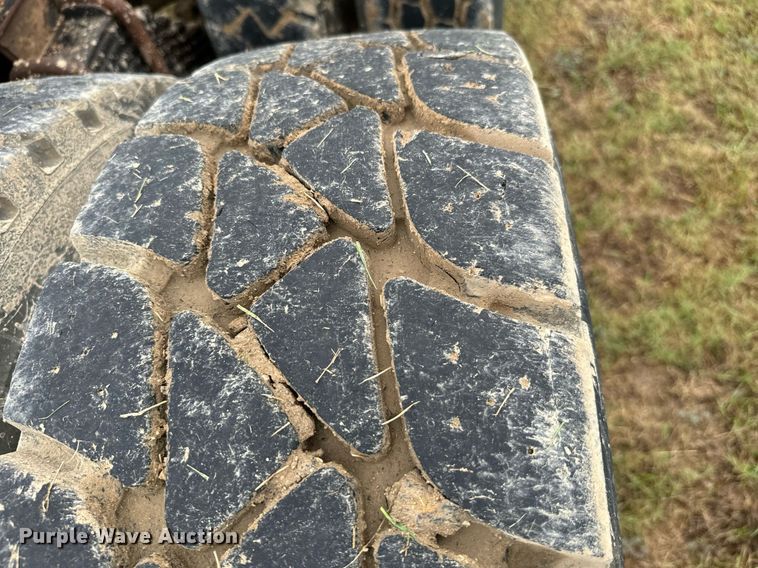 image for item IE9072 2000 Mack RD688S truck cab and chassis