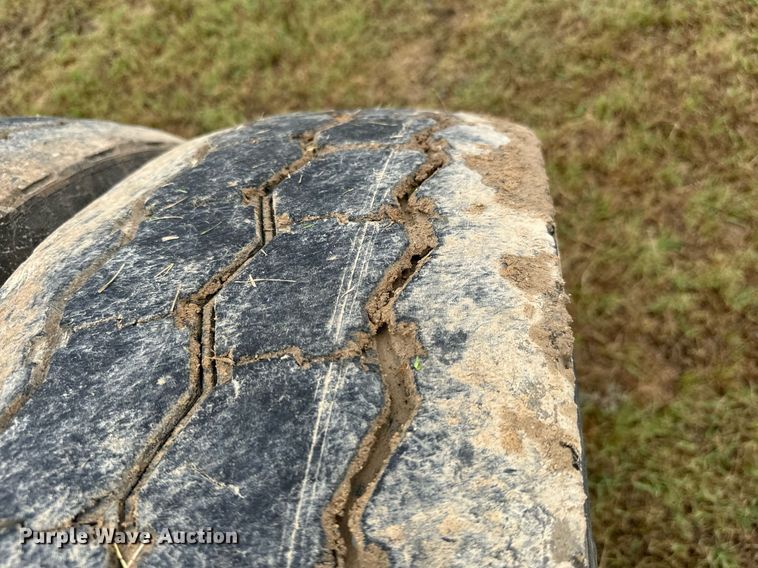 image for item IE9072 2000 Mack RD688S truck cab and chassis