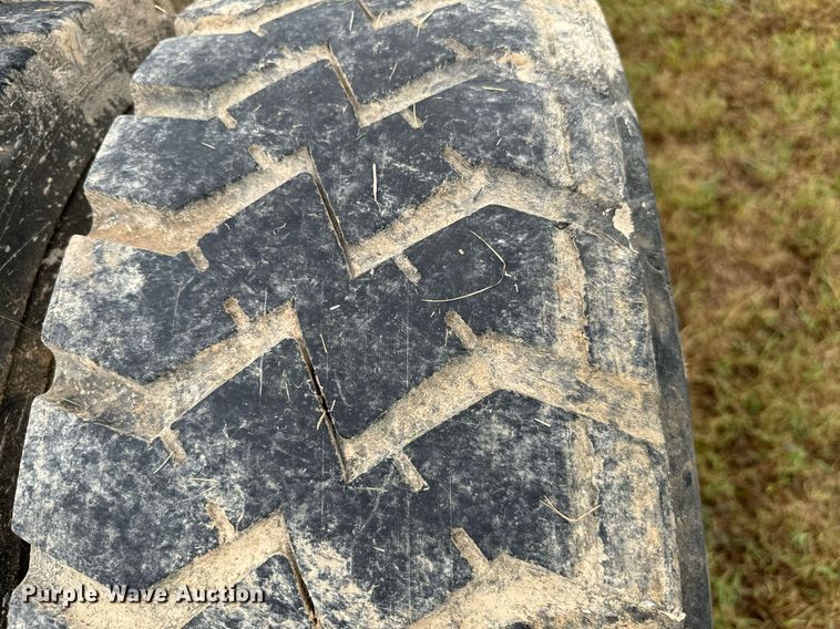 image for item IE9072 2000 Mack RD688S truck cab and chassis