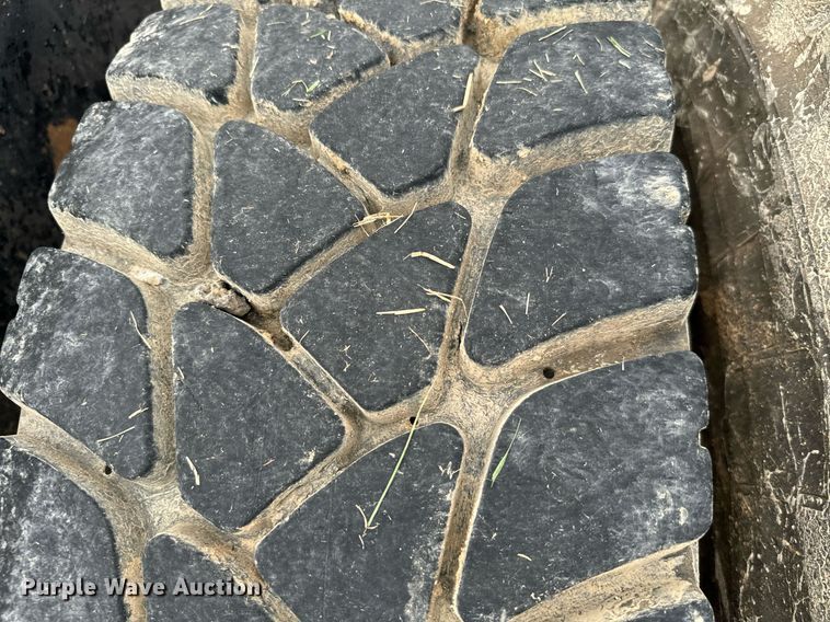 image for item IE9072 2000 Mack RD688S truck cab and chassis