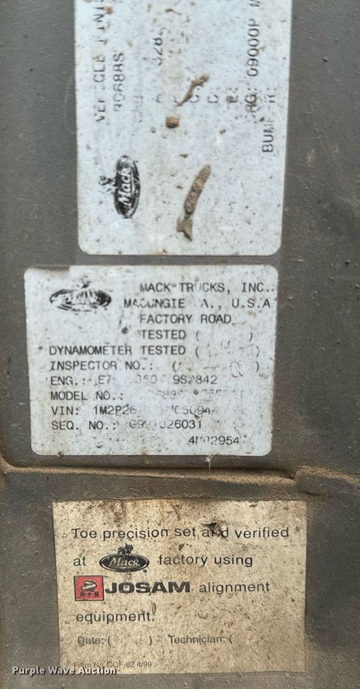 image for item IE9072 2000 Mack RD688S truck cab and chassis