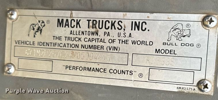 image for item IE9072 2000 Mack RD688S truck cab and chassis
