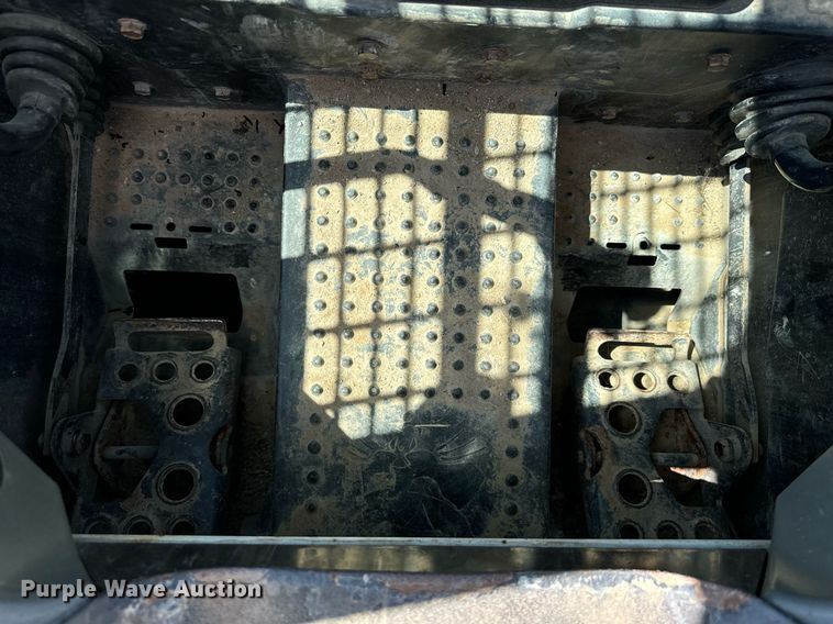 image for item IE9110 2014 Bobcat S510 skid steer loader