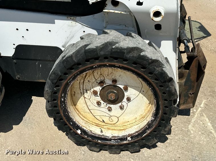 image for item IE9110 2014 Bobcat S510 skid steer loader