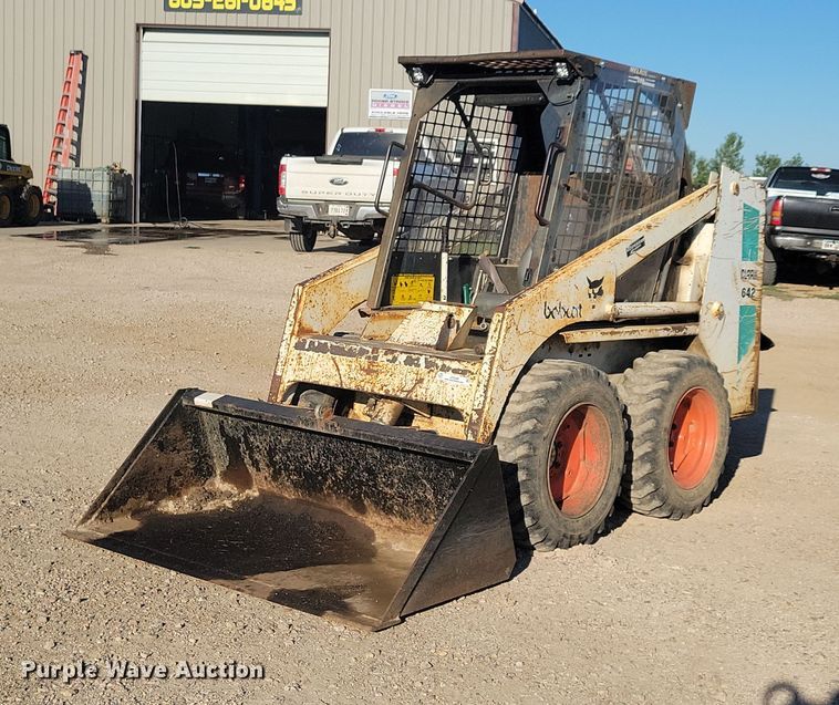 image for item JO9389 1983 Bobcat 642 skid steer loader