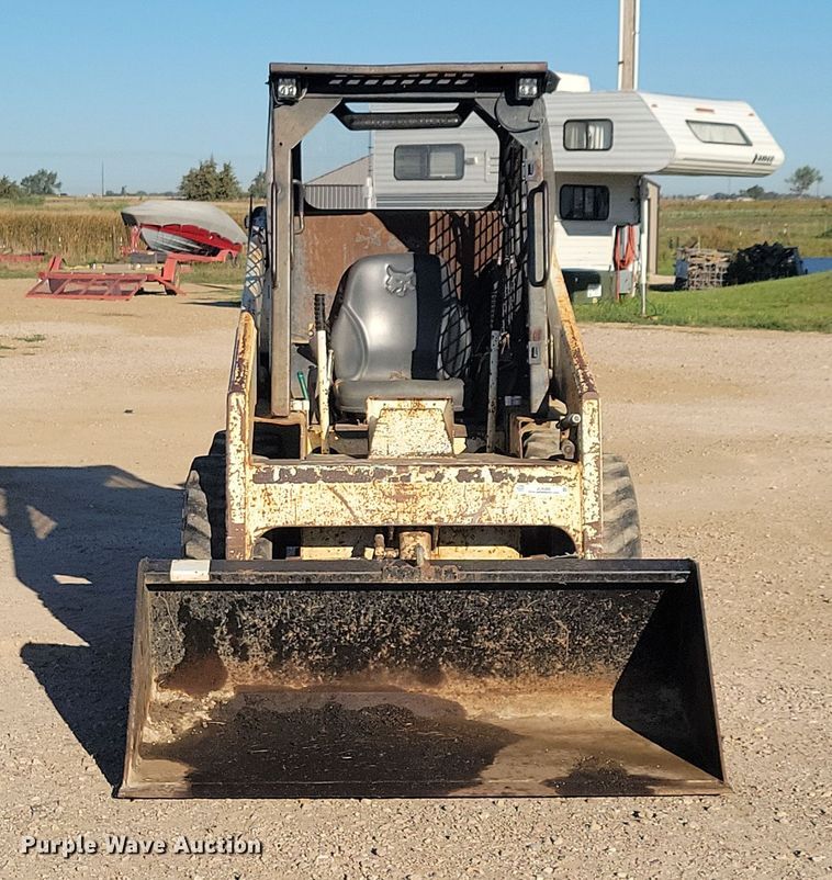 image for item JO9389 1983 Bobcat 642 skid steer loader