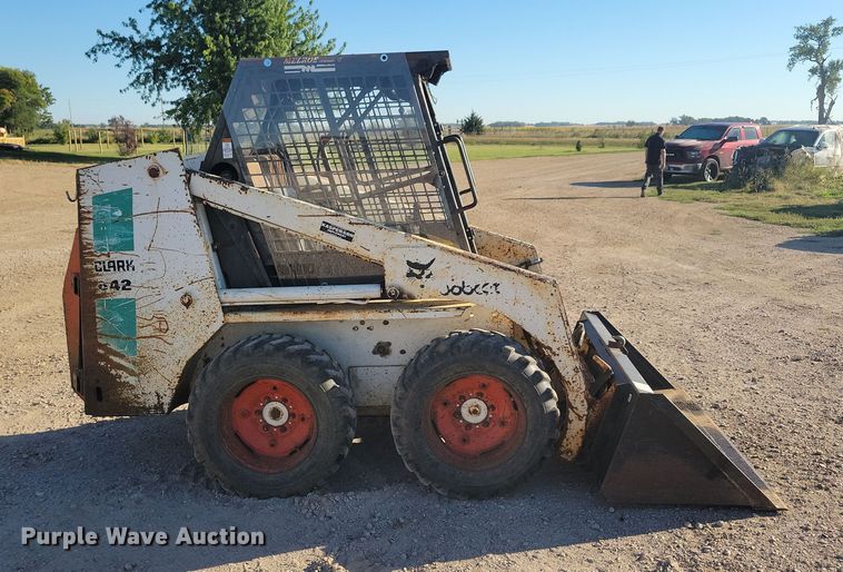image for item JO9389 1983 Bobcat 642 skid steer loader